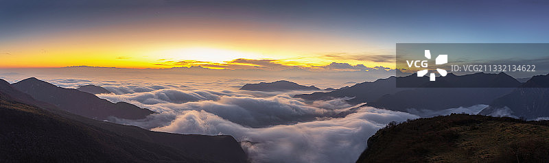 风云轿顶山图片素材
