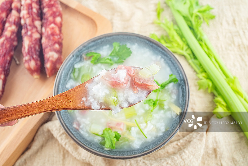 营养早餐西芹腊肠粥图片素材