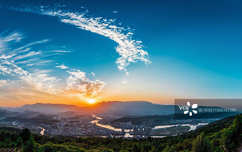 二龙戏珠(雨城区、周公山)图片素材