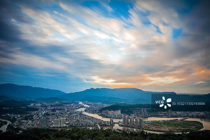二龙戏珠(雨城区、周公山)图片素材