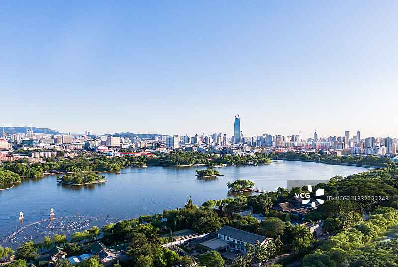 山东济南全景一城山色半城湖-大明湖图片素材