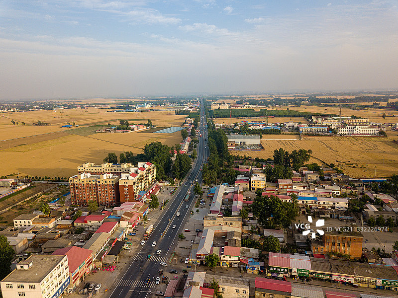 河南漯河：临颍县商桥镇小商桥景区附近的G107国道夏天航拍图片素材