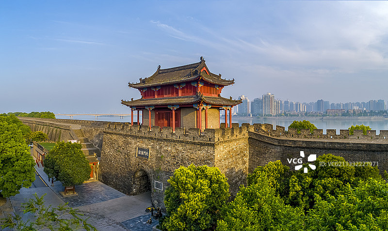 襄阳古城临汉门城楼城墙城市风光图片素材