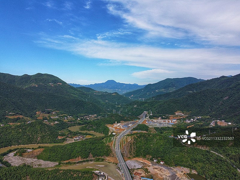 5月28日零时，保康至神农架高速公路（保神高速）正式通车图片素材