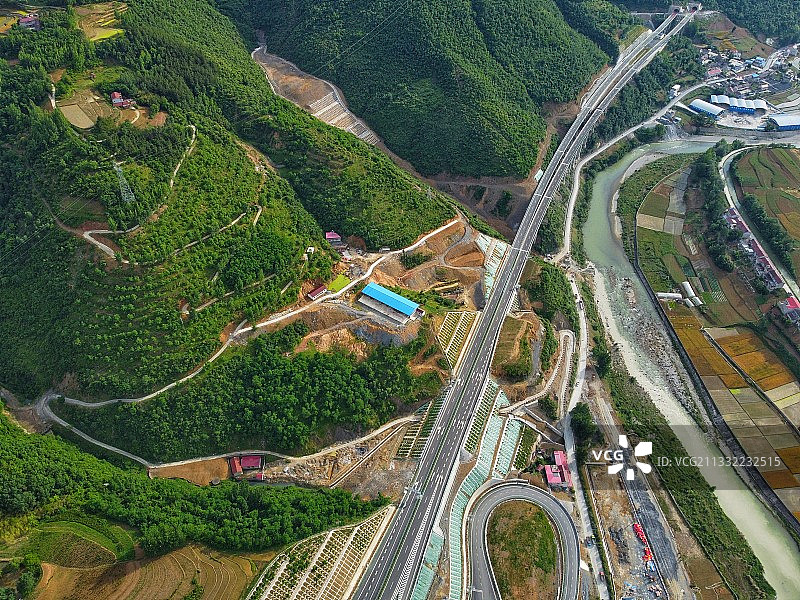 5月28日零时，保康至神农架高速公路（保神高速）正式通车图片素材