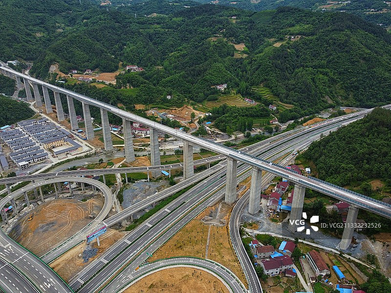 5月28日零时，保康至神农架高速公路（保神高速）正式通车图片素材