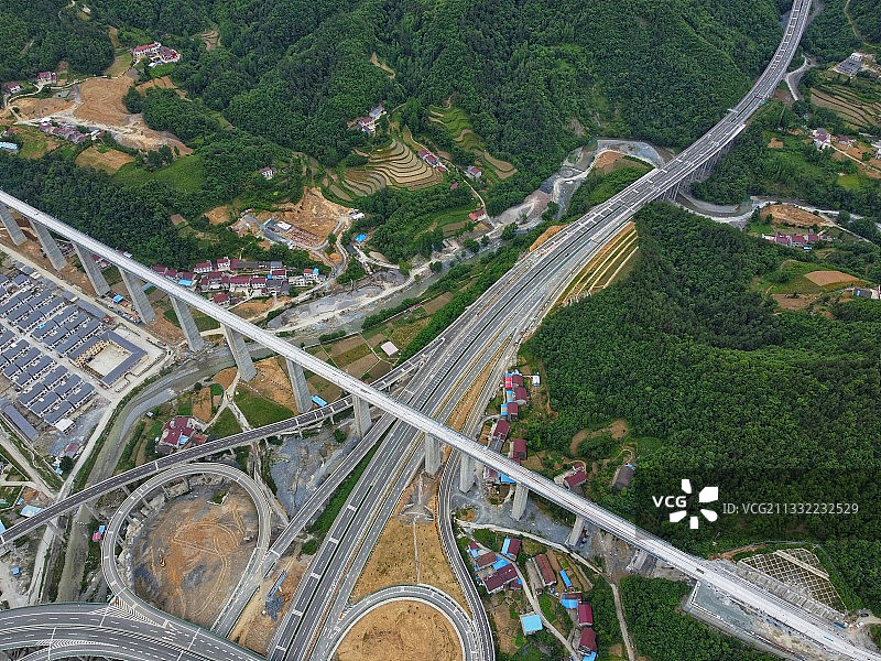 5月28日零时，保康至神农架高速公路（保神高速）正式通车图片素材