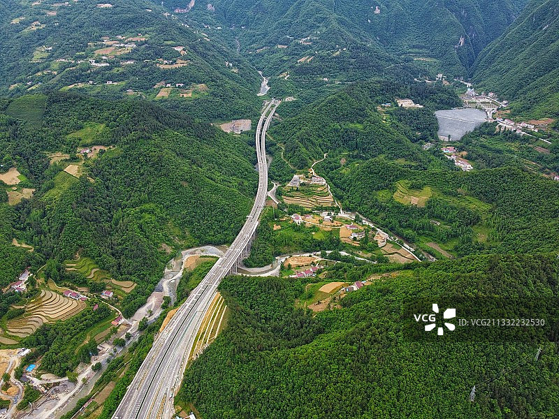 5月28日零时，保康至神农架高速公路（保神高速）正式通车图片素材
