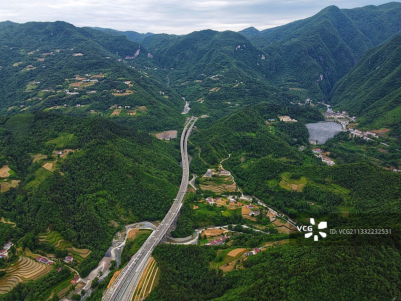 5月28日零时，保康至神农架高速公路（保神高速）正式通车图片素材