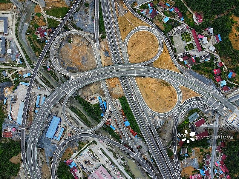 5月28日零时，保康至神农架高速公路（保神高速）正式通车图片素材