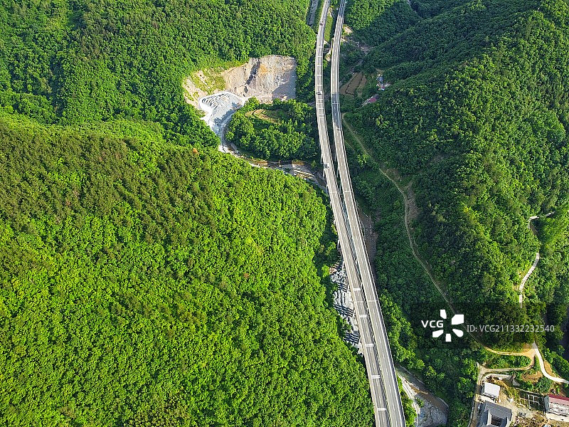 5月28日零时，保康至神农架高速公路（保神高速）正式通车图片素材