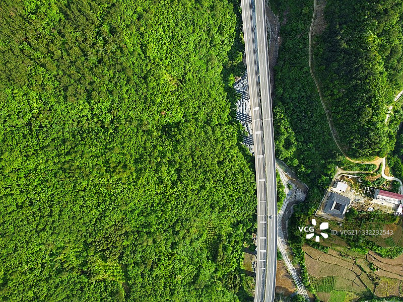 5月28日零时，保康至神农架高速公路（保神高速）正式通车图片素材