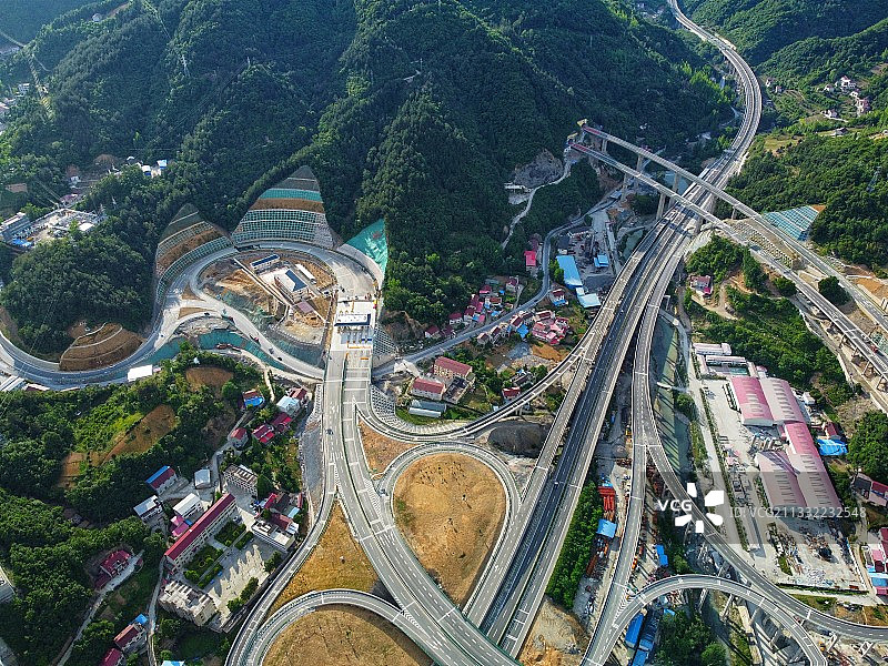 5月28日零时，保康至神农架高速公路（保神高速）正式通车图片素材