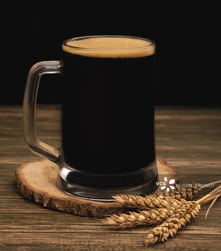 桌子上的咖啡杯的特写图片素材