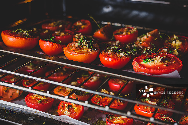 集装箱中的番茄高角度视图图片素材