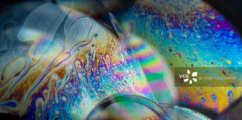 罗马尼亚布加勒斯特彩色光绘的完整画面。图片素材