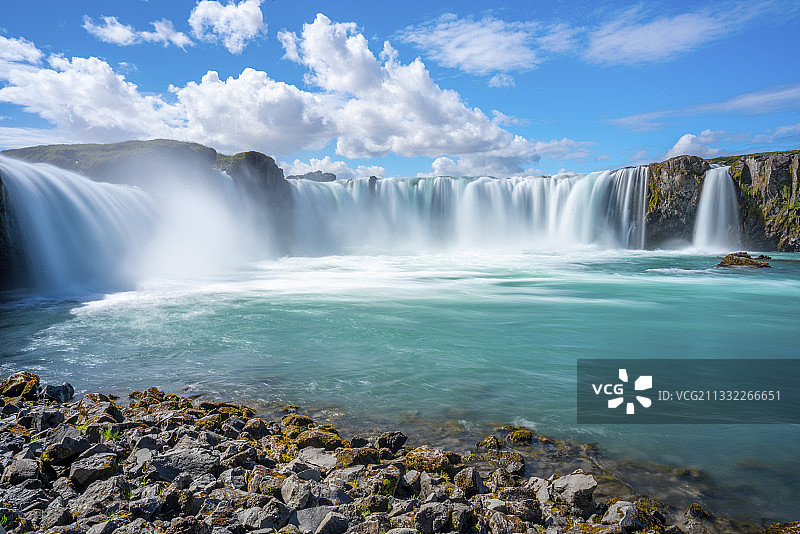 瀑布对天空的风景图片素材