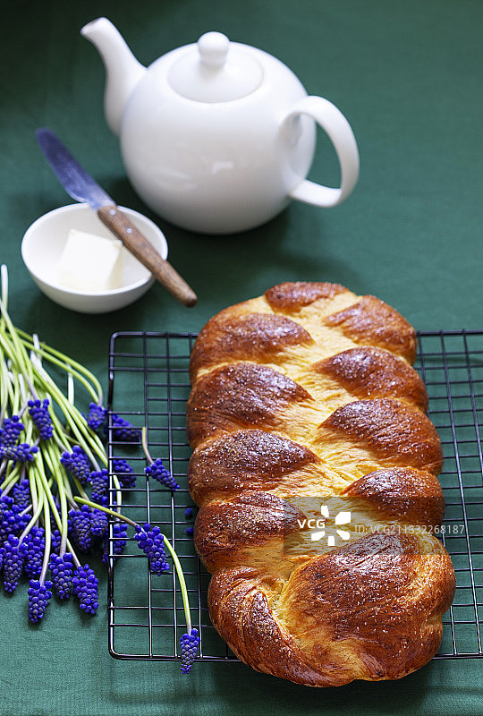 高视角的早餐在桌子上图片素材