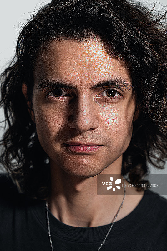 越南青年男子肖像图片素材