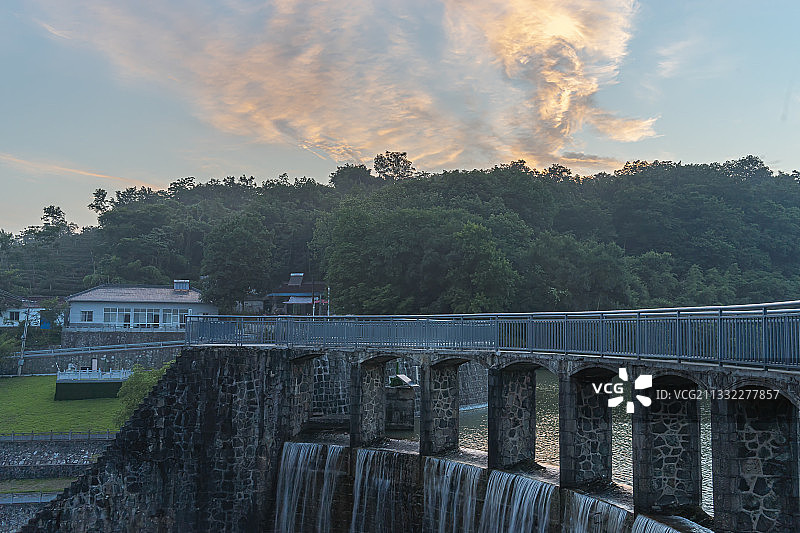 守护石坝图片素材
