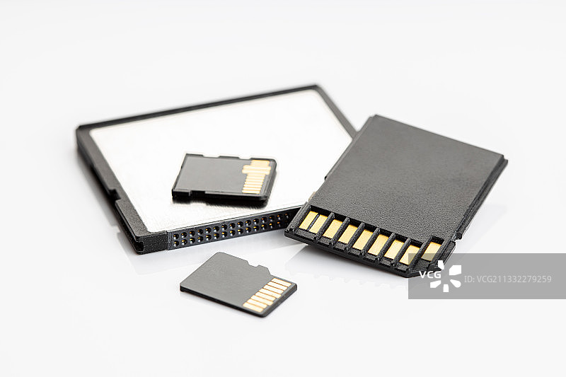 白色背景上的电脑设备俯视图图片素材