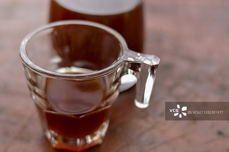 桌上的茶水特写图片素材