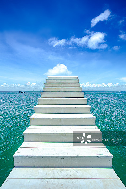 中国广东省茂名市电白区博贺镇放鸡岛图片素材