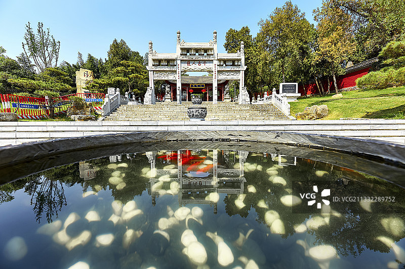 南阳武侯祠千古人龙牌坊图片素材