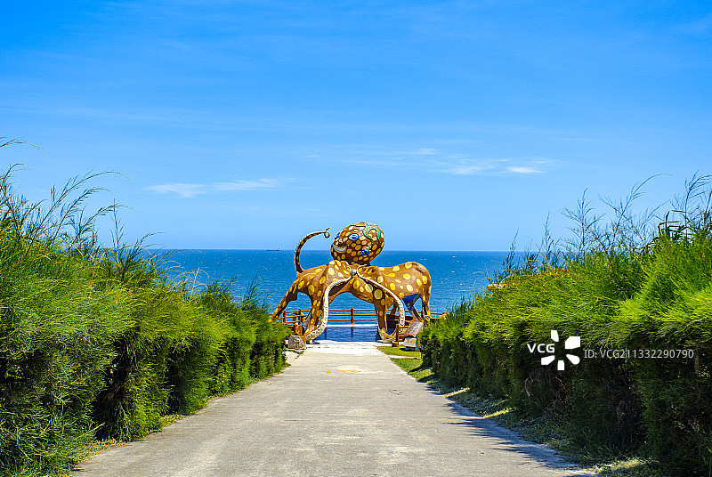 中国广东省茂名市电白区博贺镇放鸡岛图片素材