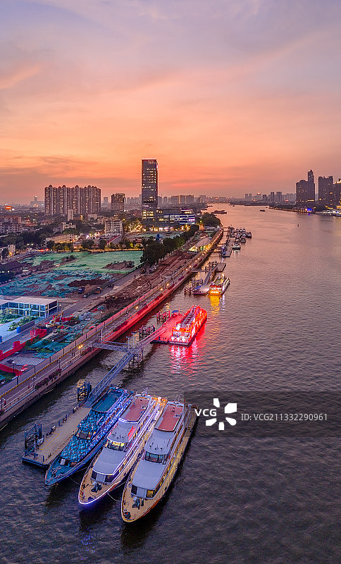 中国广东省广州市荔湾区芳村立白中心芳村码头图片素材