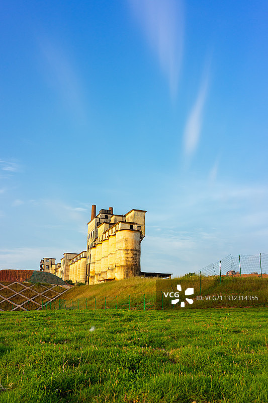 废弃的水泥厂图片素材