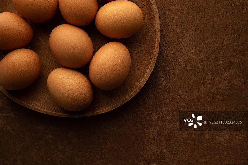 餐桌上的鸡蛋俯视图，匈牙利德布勒森图片素材