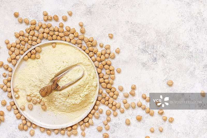 高角度的食物在桌子上图片素材