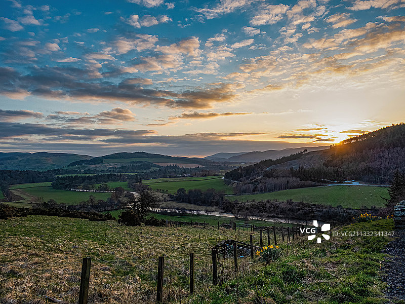 英国皮布尔斯日落田野风光图片素材