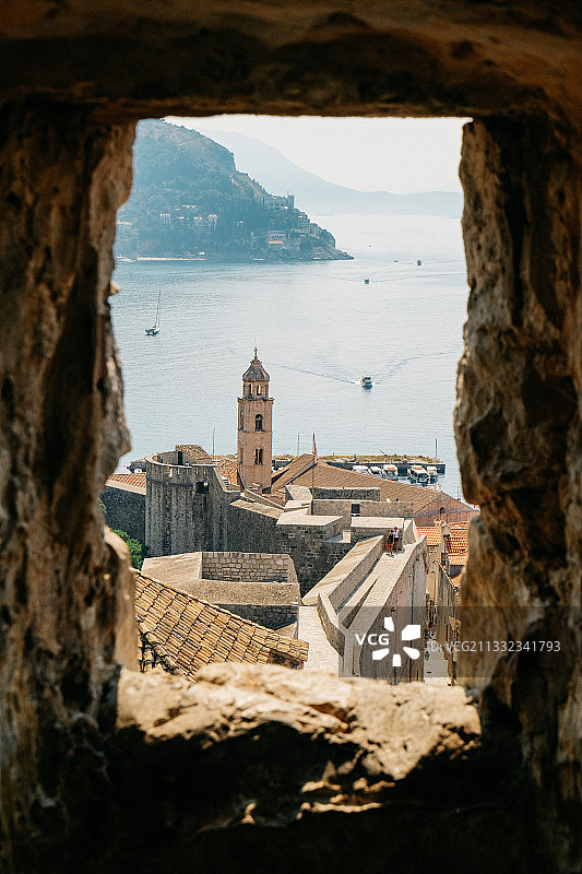 克罗地亚杜布罗夫尼克天空下的海景与建筑图片素材