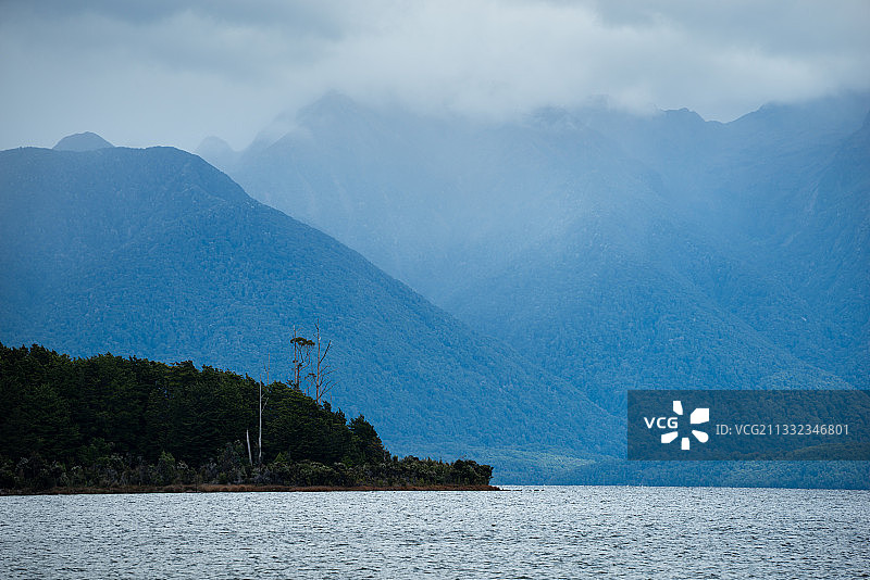 湖泊山脉风光，新西兰蒂阿瑙图片素材