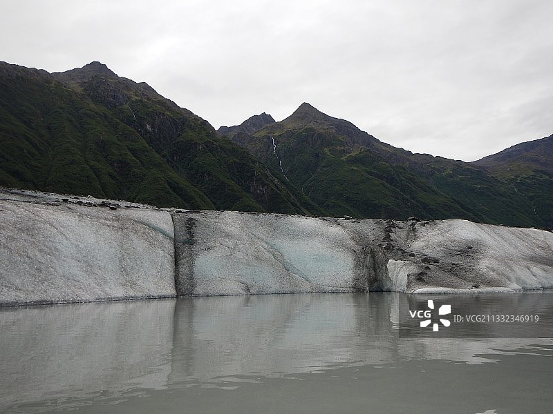 美国阿拉斯加州瓦尔迪兹湖光山色美景图片素材