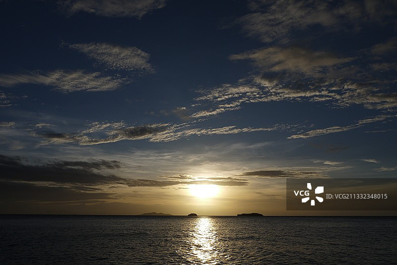 日落时大海对天空的景色图片素材