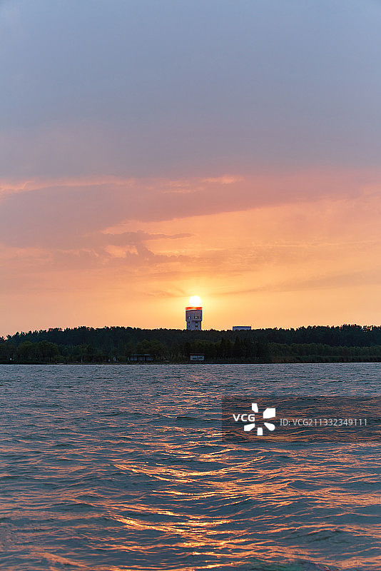 江苏沛县安国湿地夏季日落夕阳晚霞图片素材
