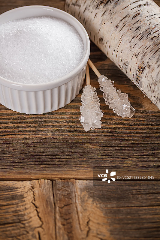 俯视角度拍摄的碗中白糖图片素材