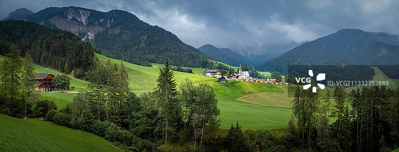 意大利南蒂罗尔的壮丽山景图片素材