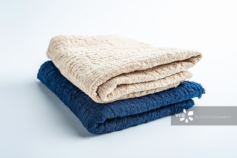 折叠的水洗麻棉面料图片素材