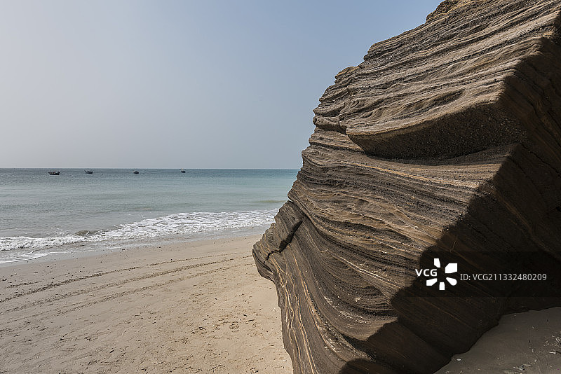 广西北海涠洲岛海岸的岩石图片素材