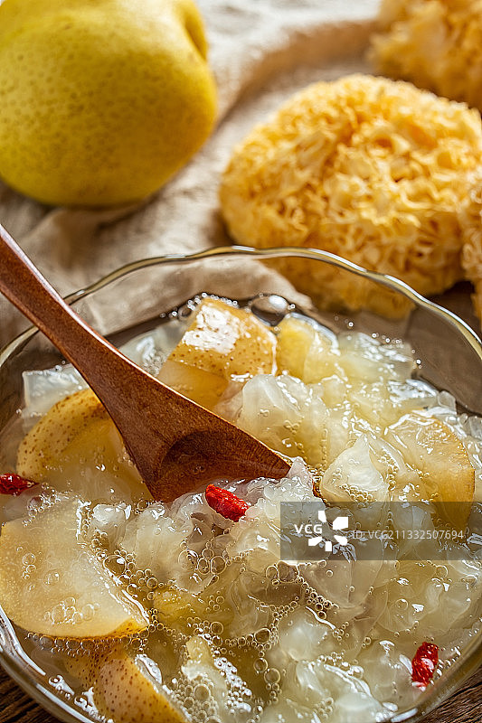 冰糖雪梨炖银耳图片素材