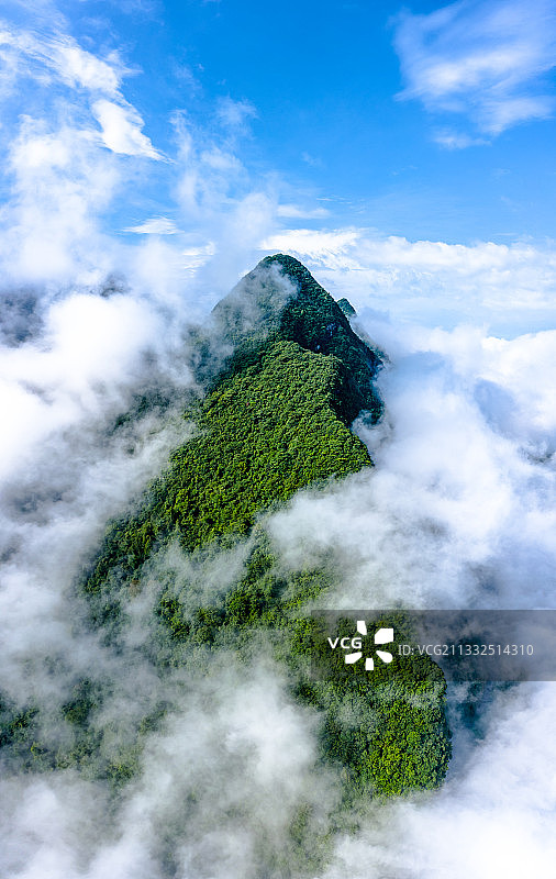 广东省清远市阳山县矮寨村盘山公路云海图片素材