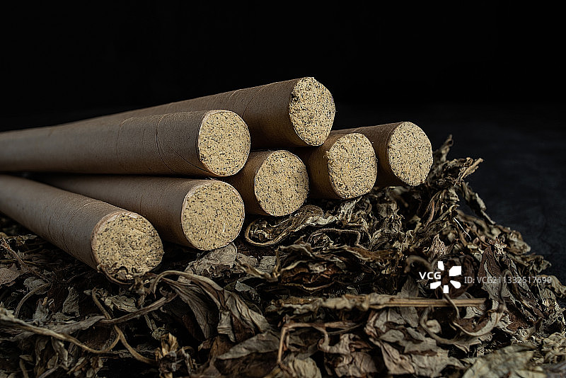 中医艾灸艾条和蕲县艾叶图片素材