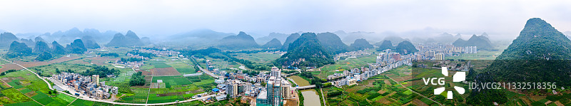 中国广东省英德市九龙镇喀斯特地貌峰林图片素材