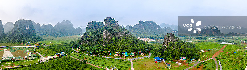 中国广东省英德市九龙镇喀斯特地貌峰林图片素材