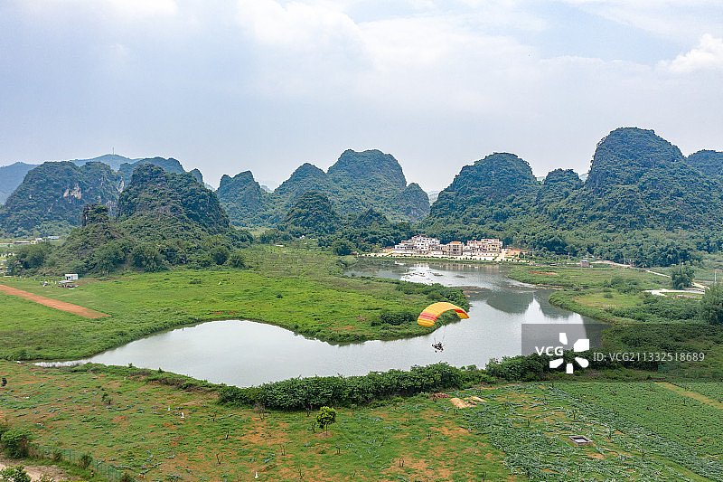 中国广东省英德市九龙镇喀斯特地貌峰林图片素材