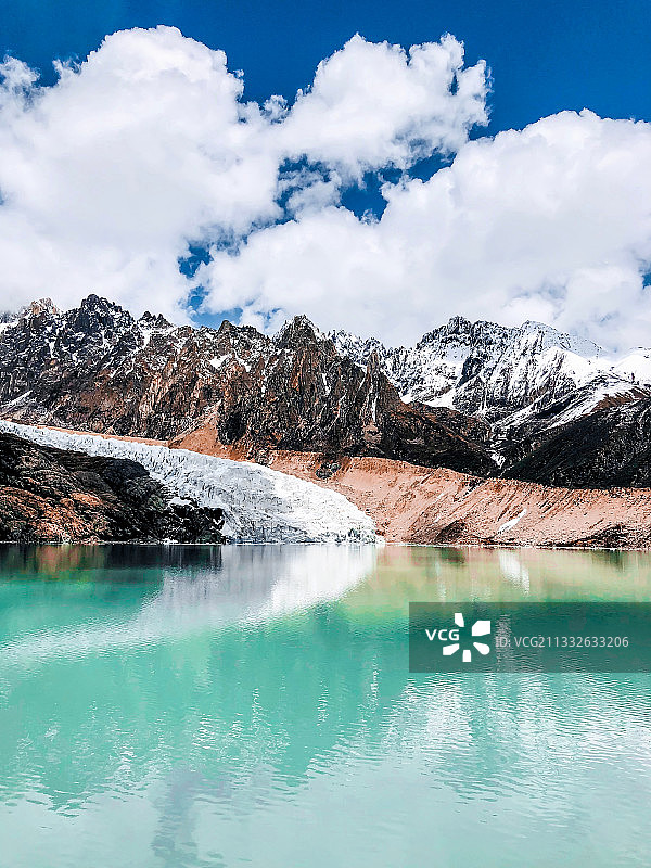 西藏昌都市布加雪山冰川图片素材